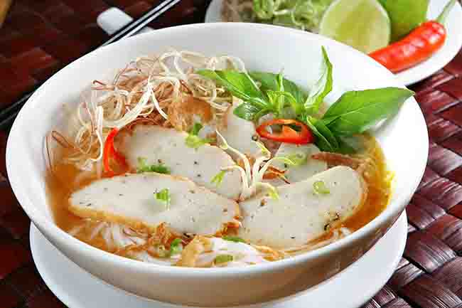 lam-banh-canh-cha-ca-tai-nha-1